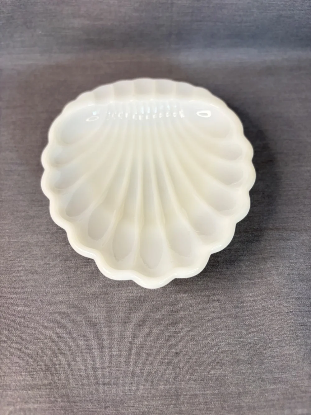 Vintage White Milk Glass Shell Dish Scalloped Trinket Soap Candy Dish Ashtray